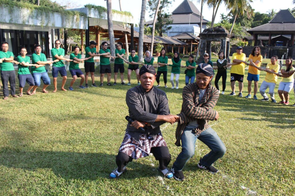 team building outdoor vs indoor
