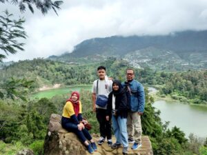 paket liburan keluarga Dieng 2 hari 1 malam